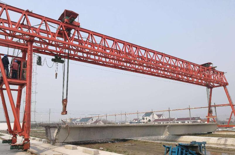 ME型雙主梁雙吊點(diǎn)龍門吊 ME型雙主梁雙吊點(diǎn)龍門吊