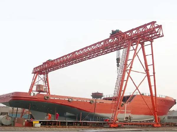 集裝箱門機吊具的“變形”密碼:液壓系統(tǒng)如何精準控制長度?